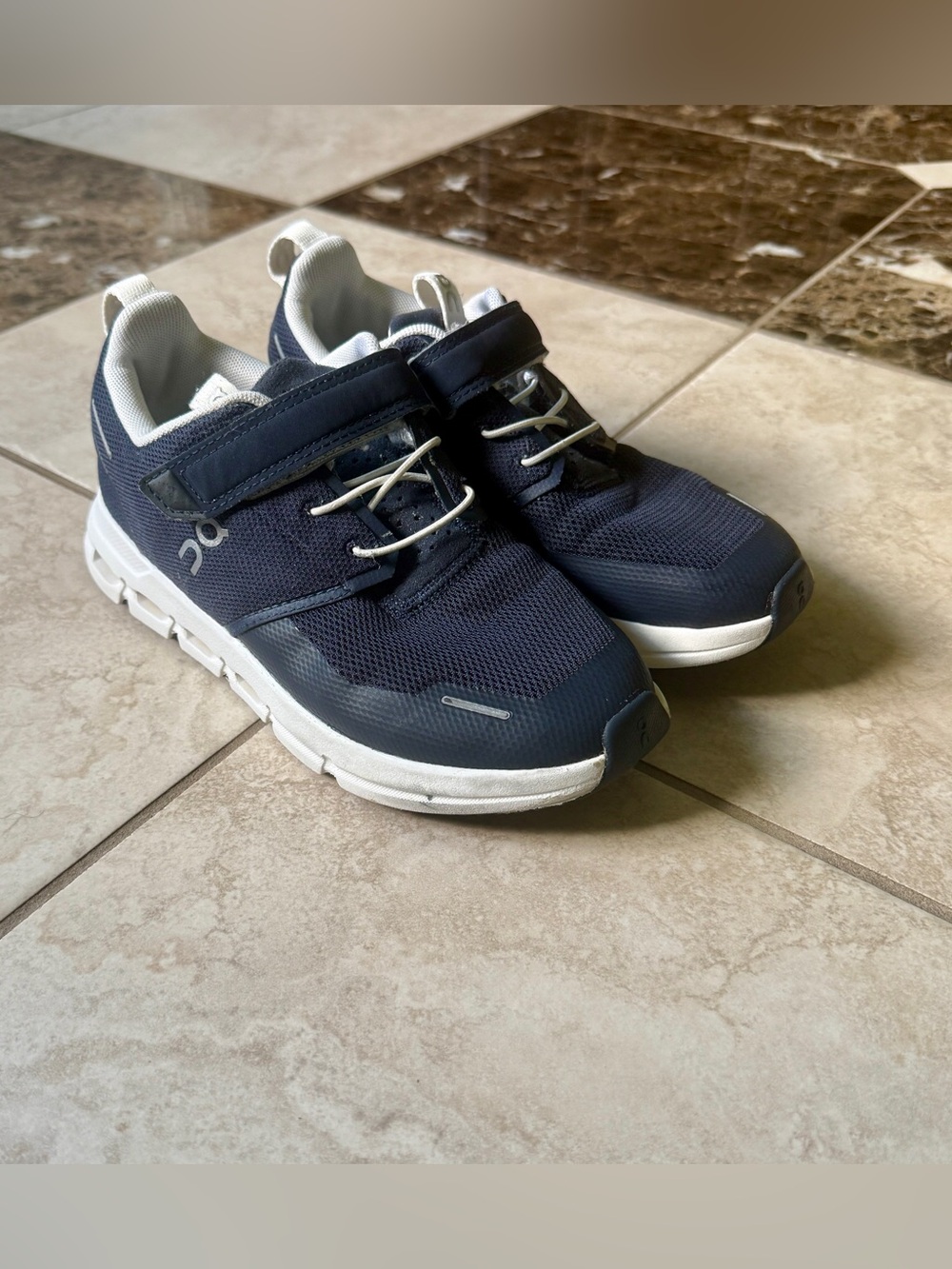 Kids Running Shoes - Navy/White